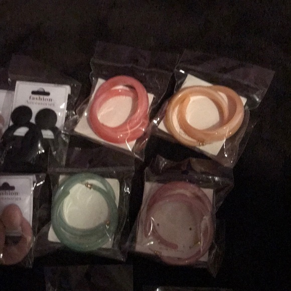 Hoop Earring bundle - Picture 2 of 7